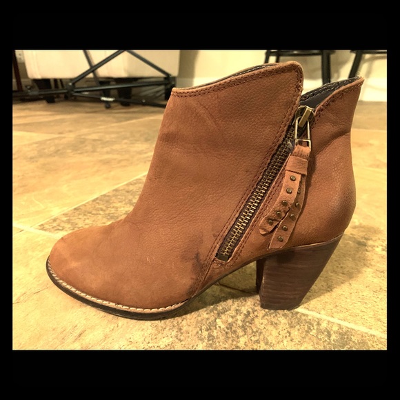 Steve Madden Shoes - Steve Madden booties size 6
